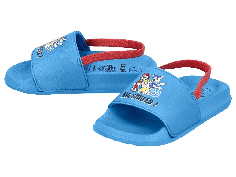 Blauwe kinderzwemslippers met rode band en puppyprint.