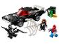 LEGO Spider-Man set met een zwarte auto, kluis, Venom, Spider-Girl en Spider-Man.