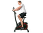 Man fietst op een zwarte AL2000 Pro hometrainer.