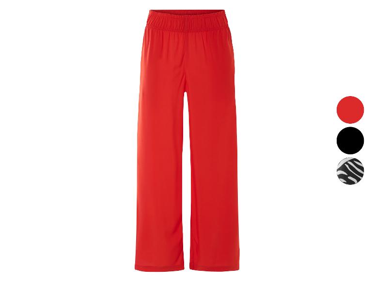 Wijde broeken in rood, zwart en zebraprint.