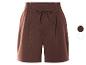 Bruine shorts met elastische tailleband en trekkoord.