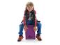 Een lachende jongen zit op een paarse X-Drum cajon.