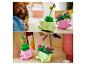 Twee kleine, schattige LEGO BOTANICALS plantenpotjes die schommelen.