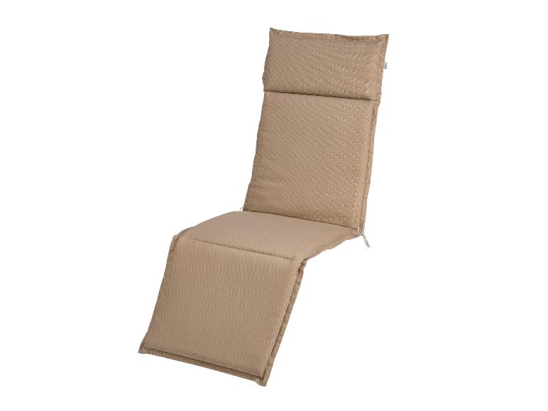 Een beige loungestoelkussen met een hoge rugleuning.