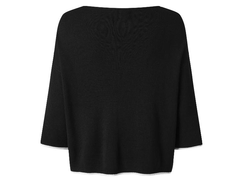 Zwarte driekwartmouwen trui met witte details.