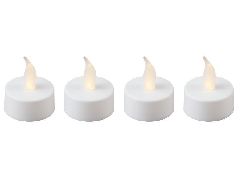 Vier witte LED-kaarsen met flikkerende vlammen.
