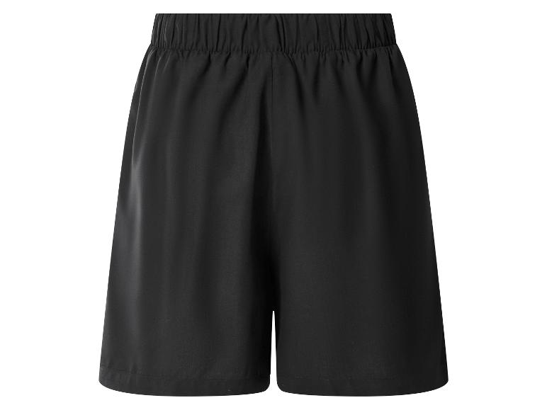 Zwarte shorts met elastische tailleband.