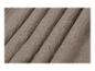 Detail van beige stof met fijne textuur en plooien.