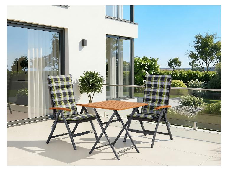 Buiten bistroset met twee klapstoelen en een klaptafel op een modern terras.
