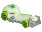 Een witte glow-in-the-dark Hot Wheels auto met een schedelontwerp.