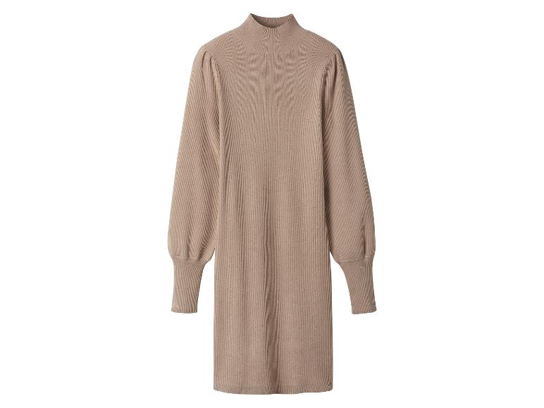 Beige geribbelde jurk met pofmouwen en colkraag.