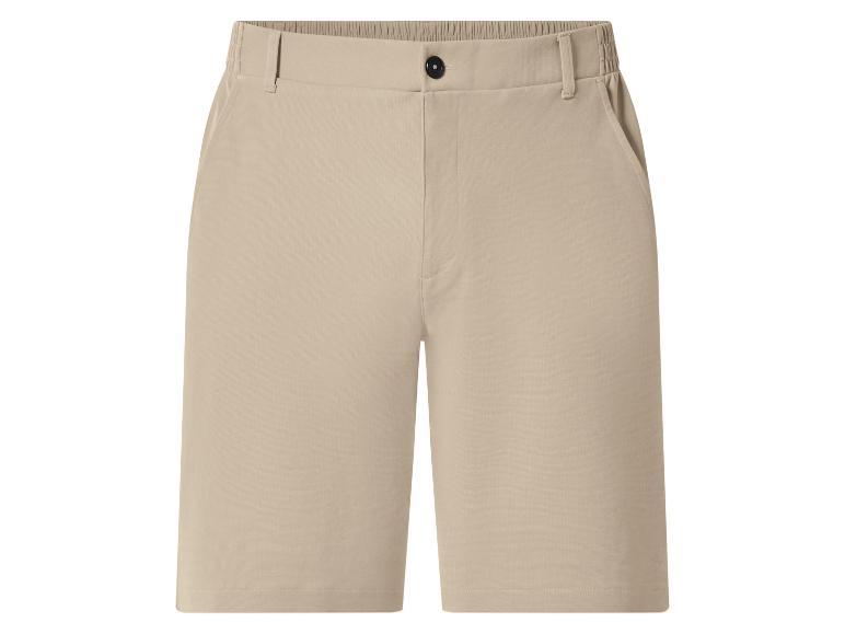 Beige herenshorts met elastische tailleband en knoopsluiting.