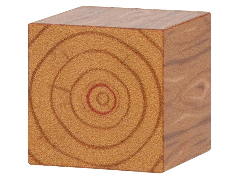 Houten kubus met zichtbare nerf en cirkelvormige groeiringen