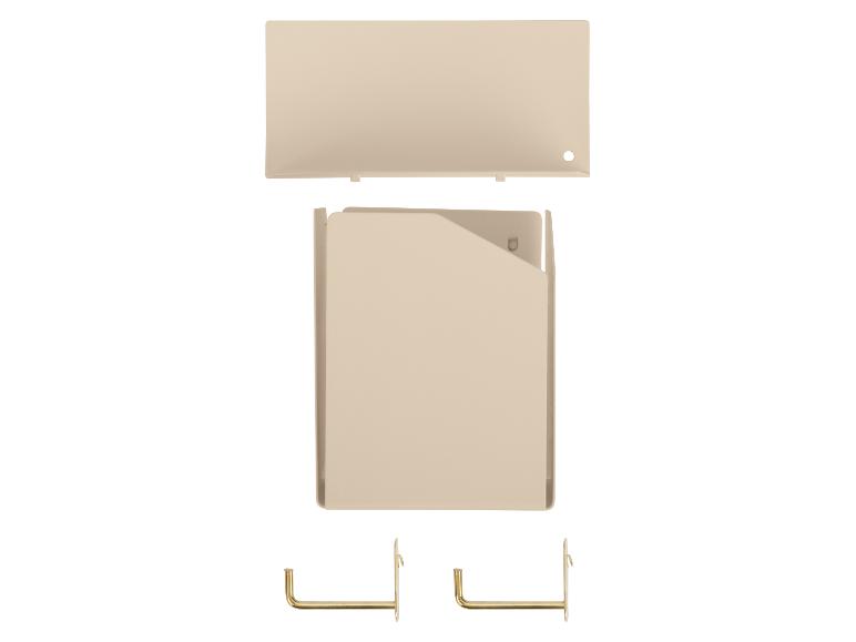 Beige wandorganizer met twee gouden haken.