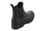 Een zwart paar Chelsea-laarzen met een rubberen zool.