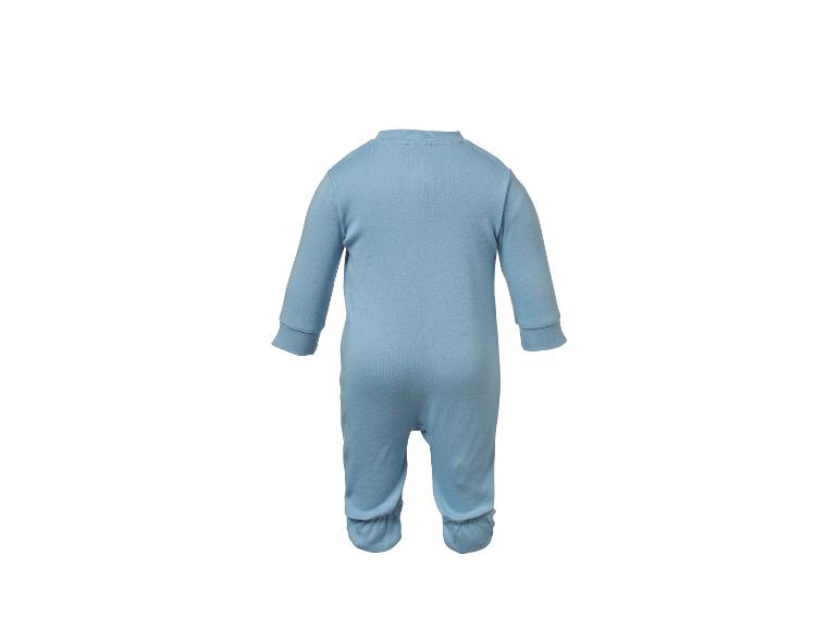 Lichtblauwe baby slaappak met gesloten voetjes, achteraanzicht.