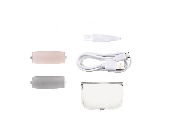 Accessoires elektrische voetvijl: twee rollers, oplaadkabel, reinigingsborstel en etui.