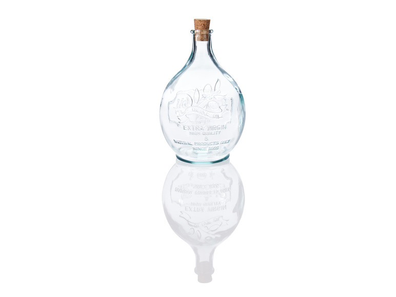 Een glazen fles extra vierge olijfolie met een kurk.