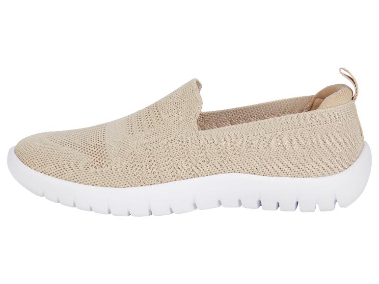 Beige slip-on sneaker met witte zool.