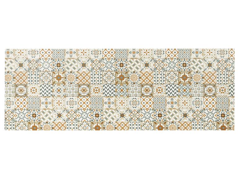 Vloer- of wandtegels met geometrische en bloemmotieven in aardetinten.