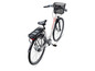 Een witte Telefunken e-bike met mand en bagagedrager.
