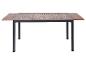 Uitschuifbare tuintafel met houten blad en zwart metalen frame.