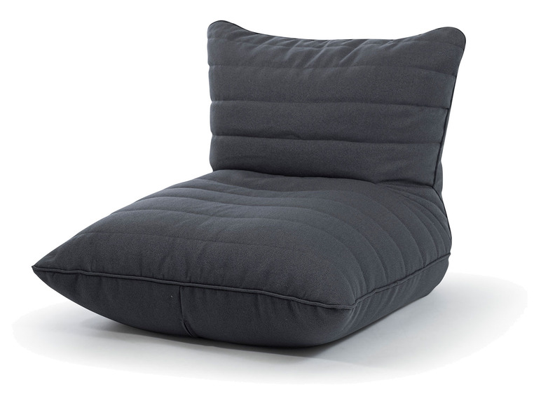 Een grijze, opvouwbare loungestoel met een kussen.