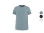 T-shirt met korte mouwen en borstzak, verkrijgbaar in blauw, zwart en wit.