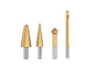 Een set van vier boren, waaronder een trepanborenset en een spiraalboren