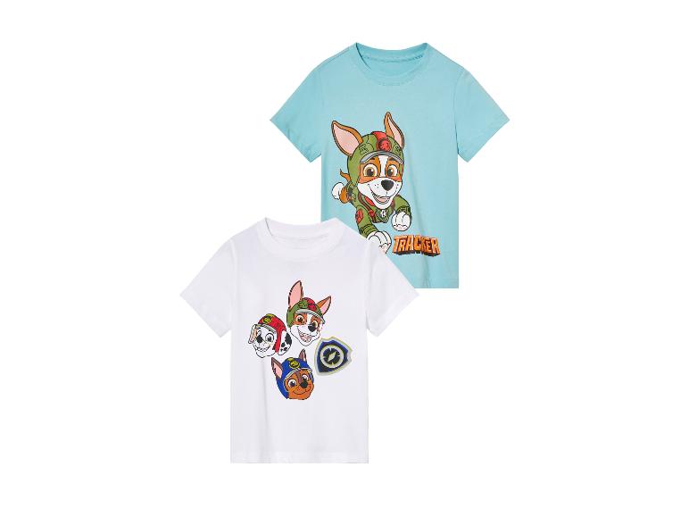 Twee Paw Patrol T-shirts: een lichtblauwe met Tracker, een witte met meerdere personages.