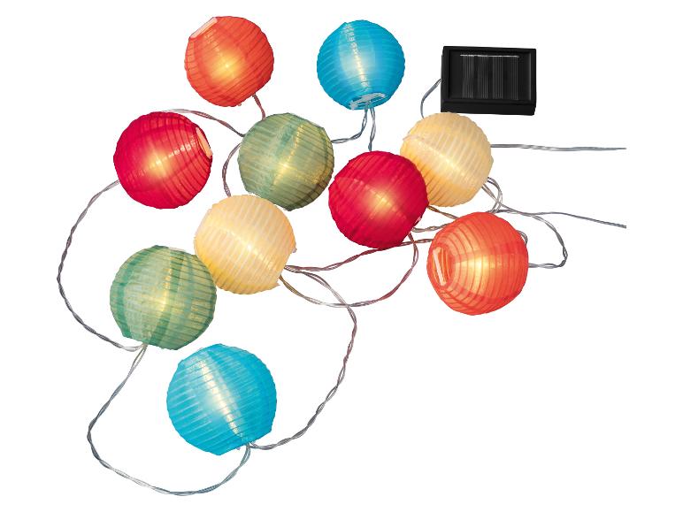 Slinger met zonne-energie lampjes en gekleurde lampionnen