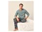 Herenpyjama met shirt met lange mouwen en geruite broek, met de tekst 'Slowdown'.