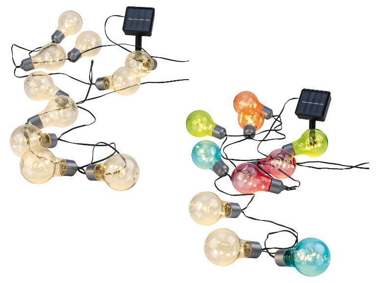 Op zonne-energie werkende lichtslingers met heldere en gekleurde lampen.