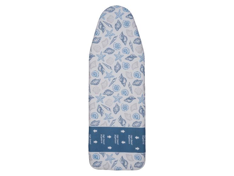 Strijkplankovertrek met schelpen- en zeesterrenpatroon, met de tekst 'High Speed Bügelzone'.