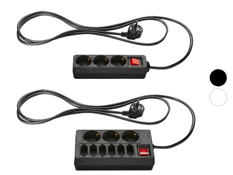 Zwarte stekkerdozen met netsnoer.