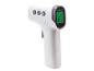 Contactloze digitale thermometer met groen display dat 36,7 °C toont.