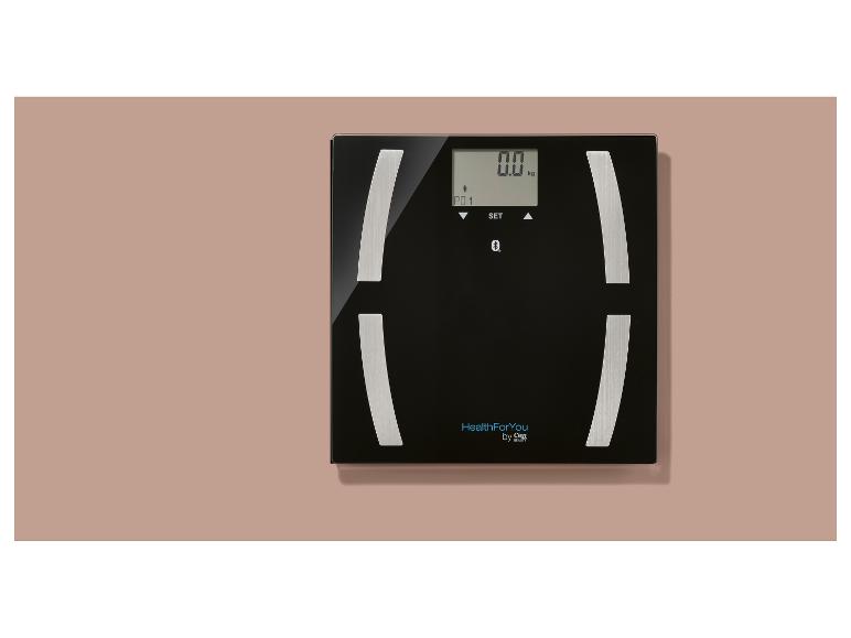 Zwarte digitale personenweegschaal met display dat '0.0 kg' toont en 'HealthForYou by Cien' logo.