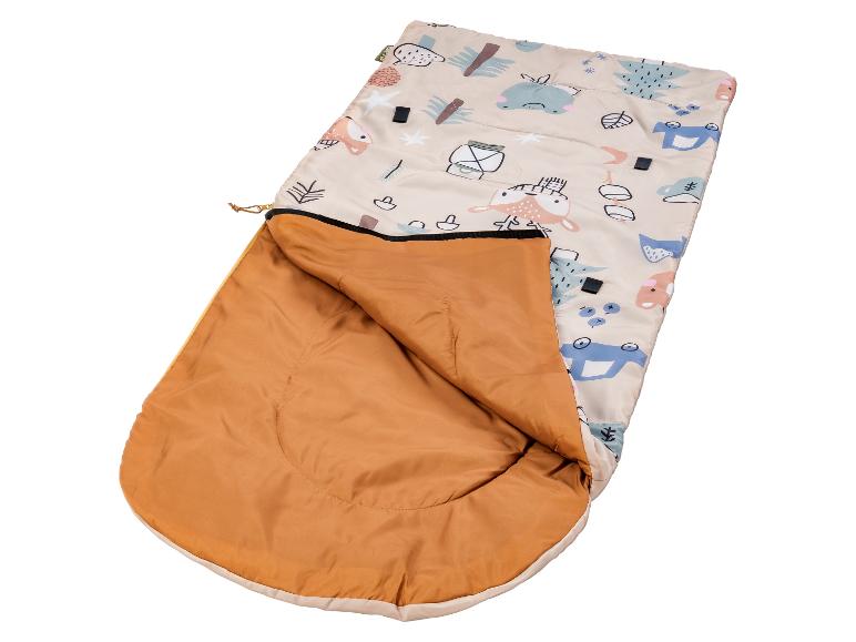 Babyslaapzak met dieren- en boommotieven, open, met oranje binnenkant.