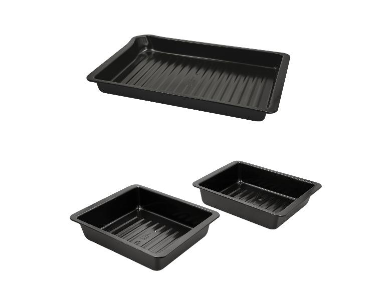 Set van drie zwarte bakplaten met geribbelde bodem, in diverse maten.