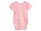 Roze babyromper met korte mouwen.