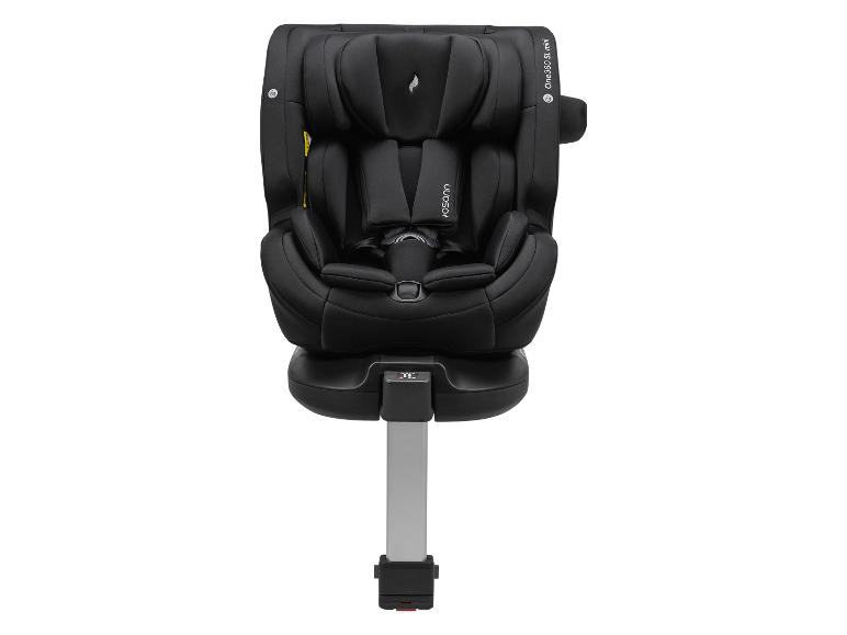 Zwart babyautostoeltje met vijfpuntsgordel en verstelbare basis.