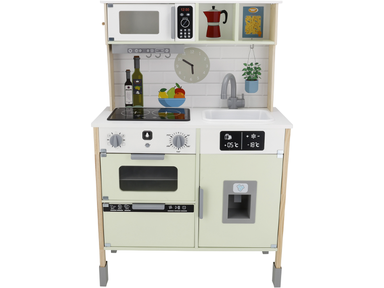 Houten speelkeuken met magnetron, kookplaat, oven, gootsteen en koelkast met ijsdispenser.