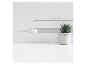 Decoratieve rand met Grieks sleutelpatroon, 0,04m breed en 5,00m lang, op een witte muur.