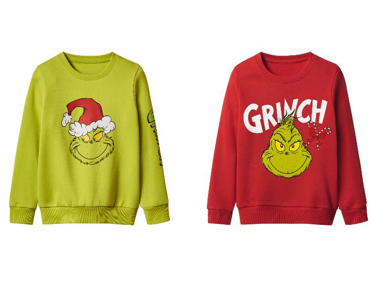 Twee Grinch-sweaters, één groen en één rood, met kerstprints.