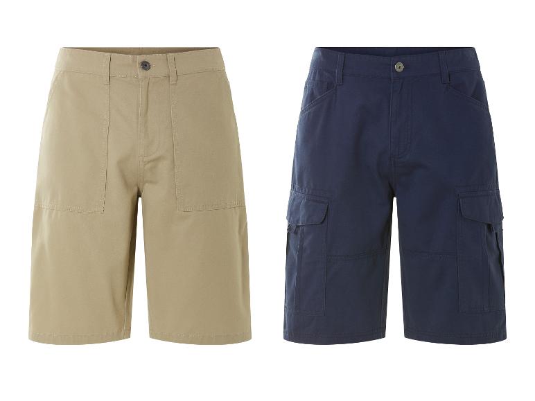Beige en donkerblauwe chino's en cargoshorts.