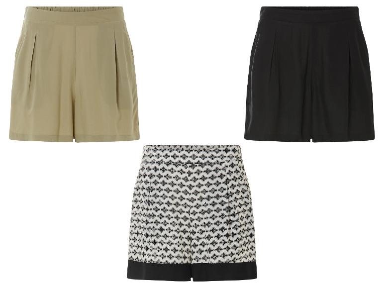 Drie broeken met hoge taille: beige, zwart en met print.