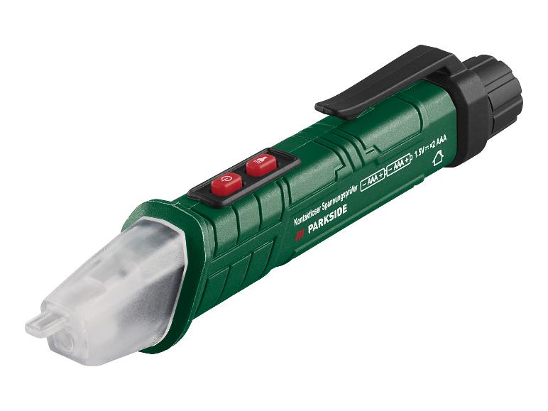 Groene contactloze spanningstester met rode knoppen en clip, gevoed door 2x 1,5V AAA batterijen.