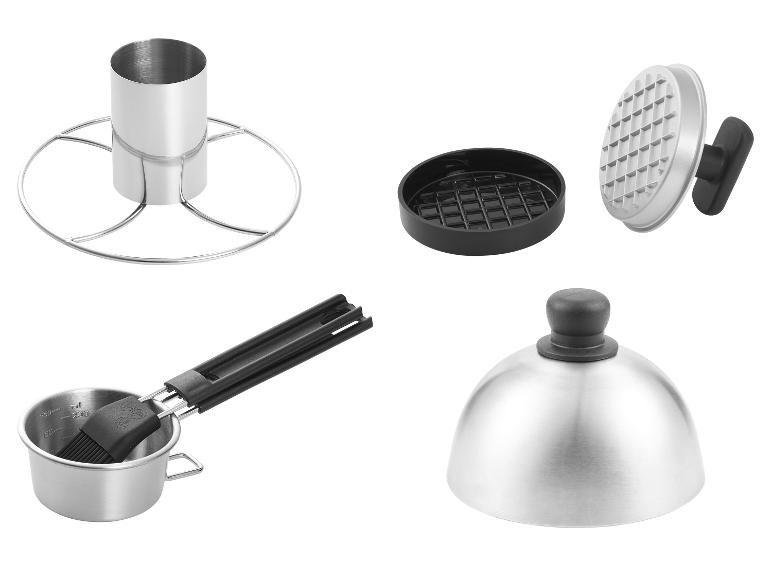 Grillaccessoires set: kippenhouder, burgerpers, grillkwast met beker en stolp.