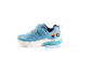 Blauwe kindersneakers met LED-verlichting.