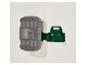 Oplaadbare batterij op een wandhouder, met zichtbare productdetails.